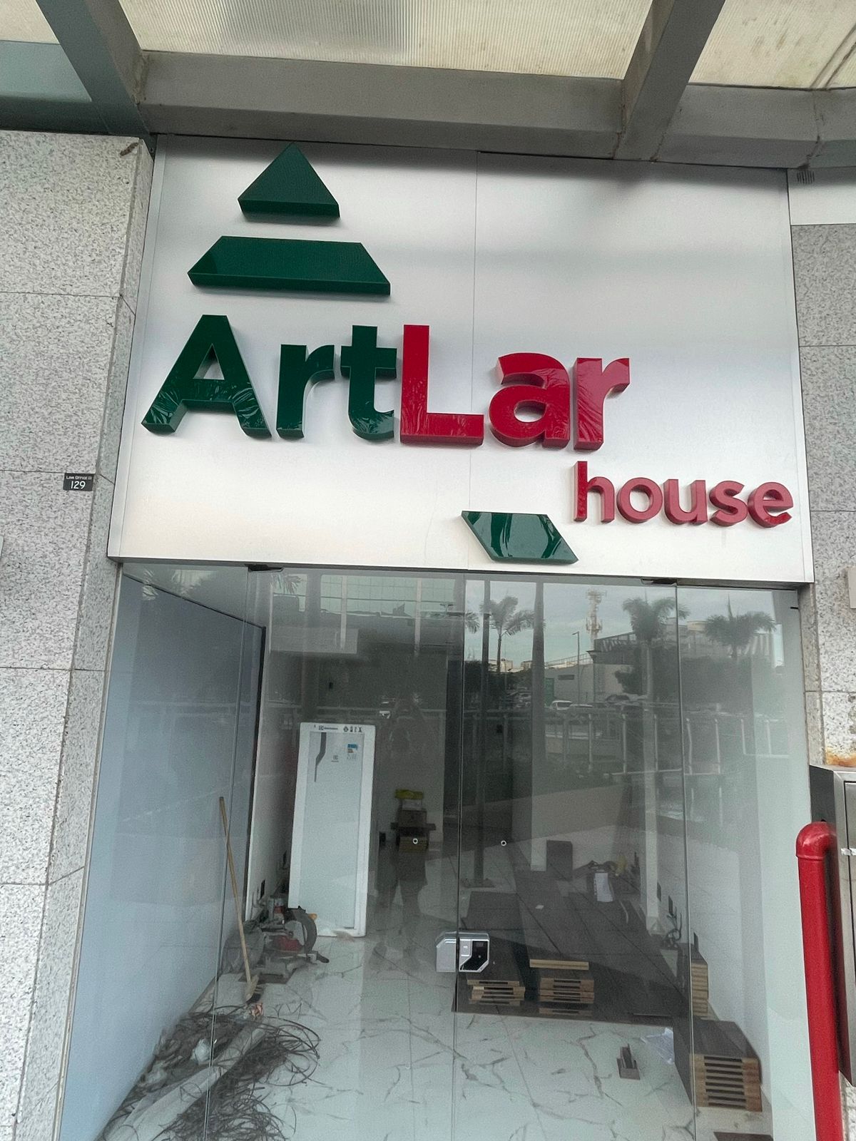 Letreiro da empresa Art Lar